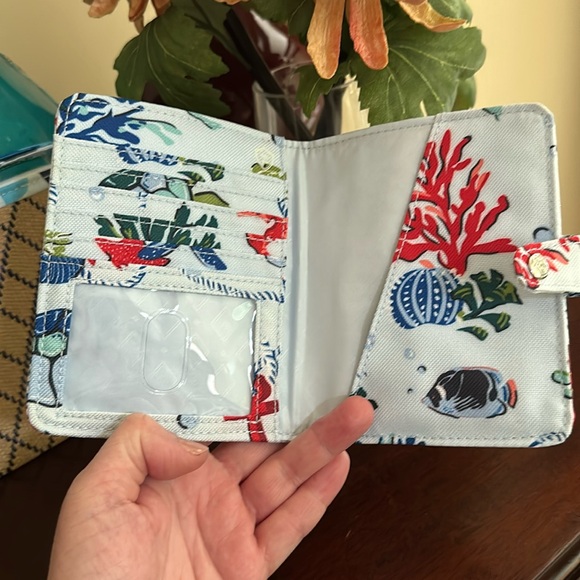 NWT Vera Bradley bundle Beach Wristlet and Passport Wallet - Picture 9 of 12